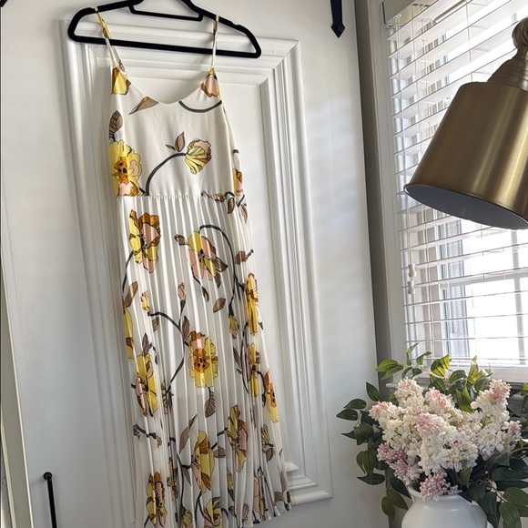 Floral Pleated Maxi Dress - Picture 1 of 3